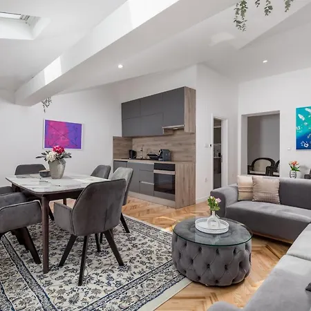 Rose Of - Seaview Apartment