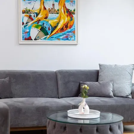 Rose Of - Seaview Apartment
